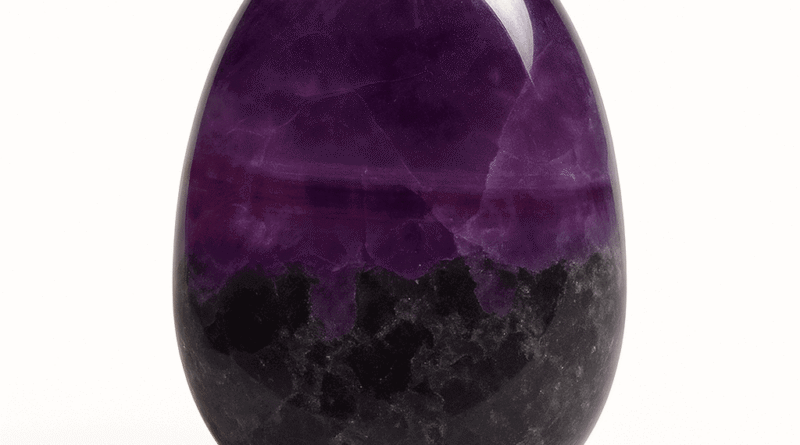 Antozonit Florit: Nadir Mor Tonlarıyla Öne Çıkan Taş