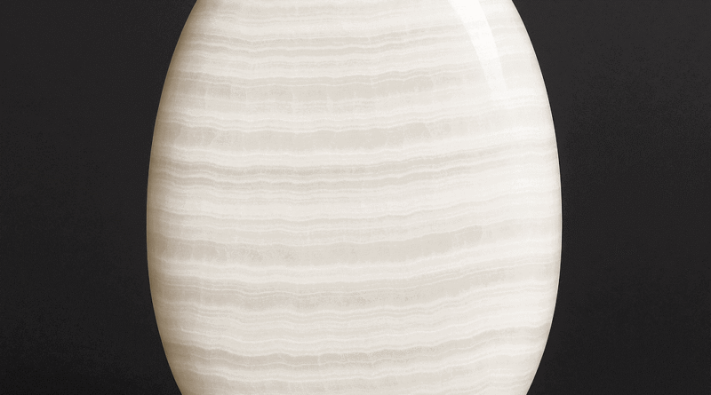 Beyaz Bantlı Oniks (White Banded Onyx): Doğal Çizgileriyle Taş