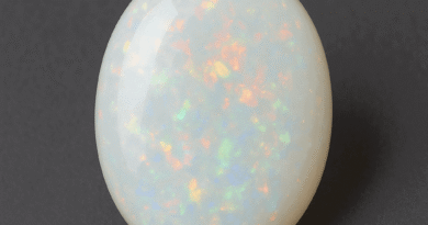 Beyaz Opal: Saf Işığıyla Huzur, Sezgi ve Denge Sunan Şifa Taşı