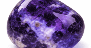 Floresan Antozonit: Özellikleri, Floresans Etkisi ve Doğal Taş Anlamı