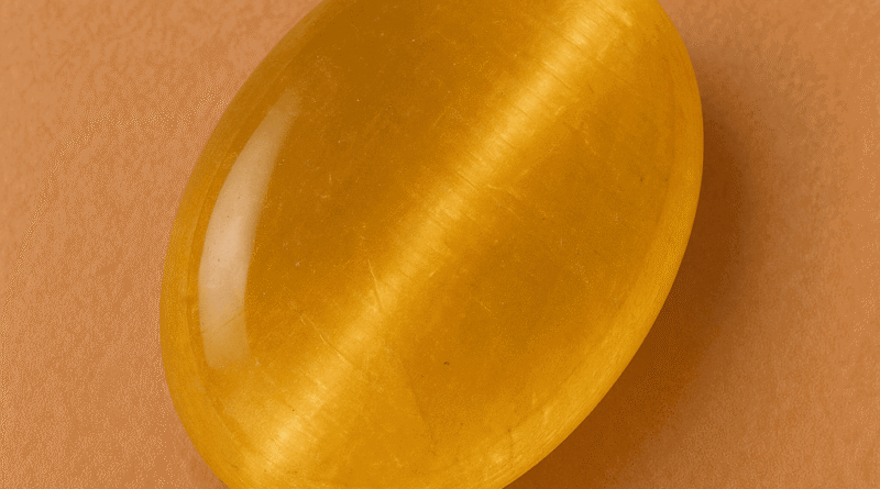 Helidor Kuvars; zihinsel netlik, özgüven ve pozitif enerji sağlayan parlak bir taştır. Özelliklerini ve etkilerini keşfedin.