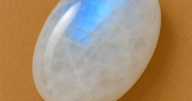 Mavi Aytaşı: Sakinlik ve Sezgi Taşı