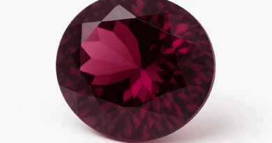 Rhodolite Lal Taşı: Enerjisi, Anlamı ve Faydalarıyla Büyüleyen Pembe Garnet