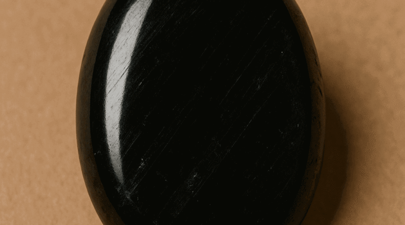 Siyah Turmalin (Şorl): Negatif Enerjiye Karşı En Güçlü Koruma Taşı