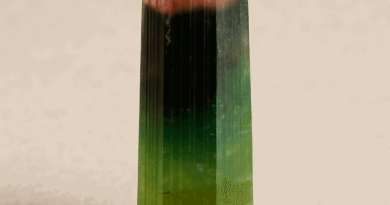 Turmalin: Koruma ve Denge Sağlayan Güçlü Doğal Taş