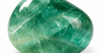 Zümrüt Yeşili Florit: Özellikleri, Enerjisi ve Doğal Taş Anlamı