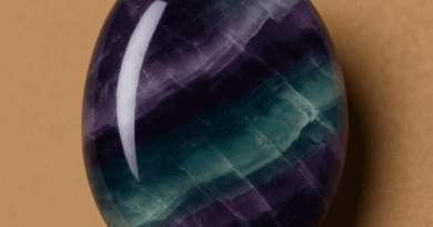 Florit (Fluorite): Zihinsel Netlik ve Enerji Dengesinin Şifa Kaynağı