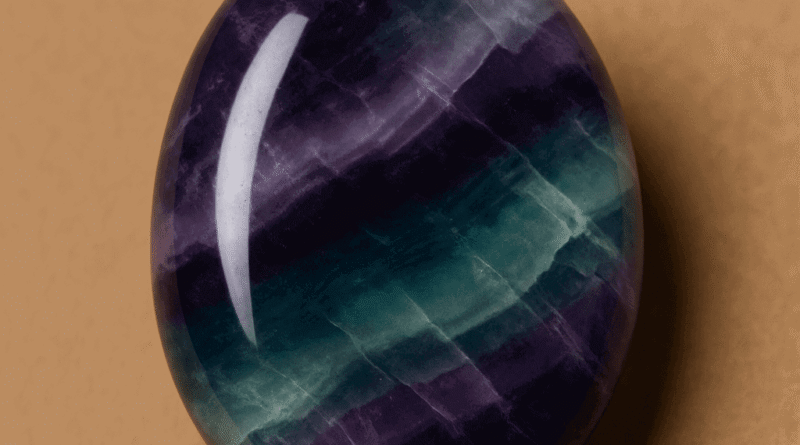 Florit (Fluorite): Zihinsel Netlik ve Enerji Dengesinin Şifa Kaynağı