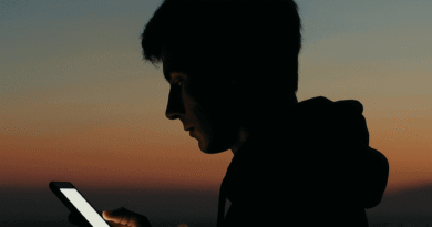 Sosyal Medya Bağımlılığı: Dijital Tuzaklar ve Özgürleşme Yolları